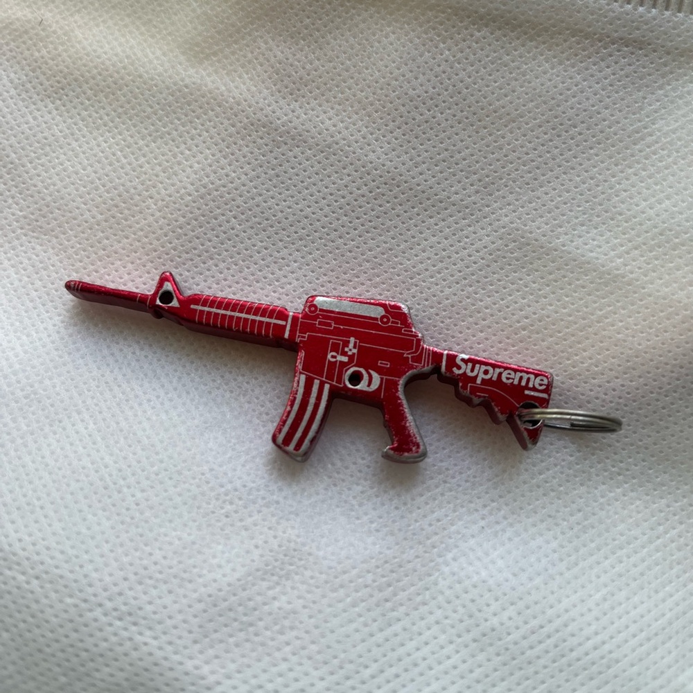 SUPREME Red M16 Gun Bottle Opener Key Chain - Picture 1 of 4